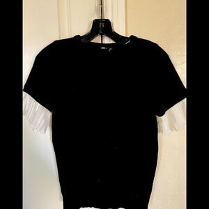 Black sweater top‎